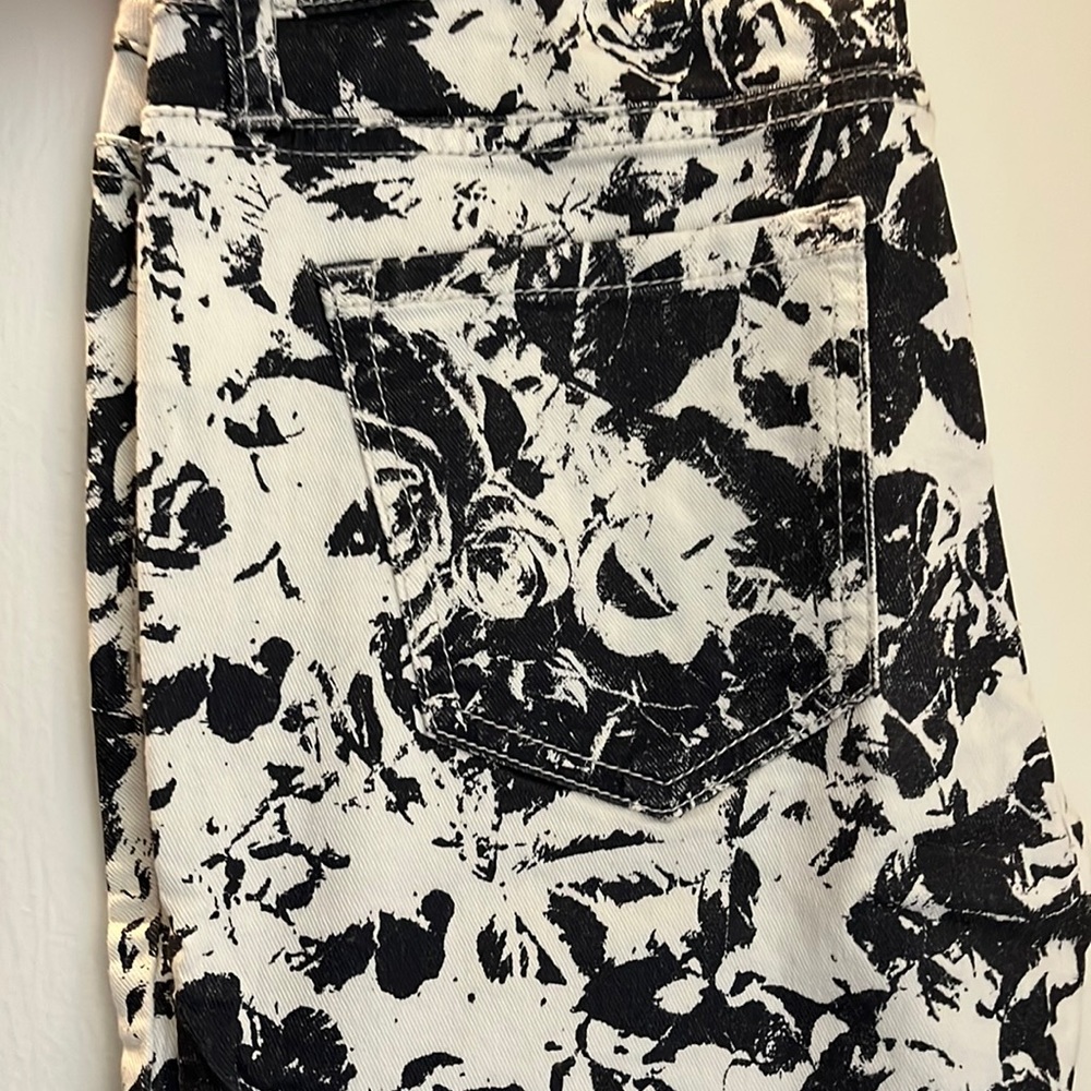 Bebe jeans (black and white rose print). 57% cotton 39% Lyocell